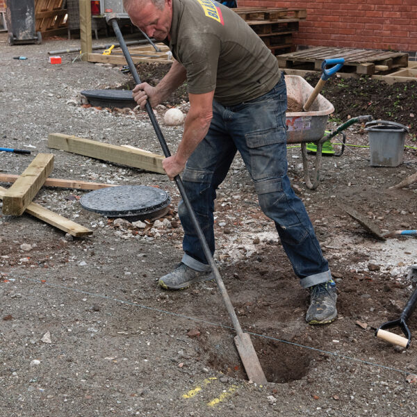 Mushroom tamper head for compacting