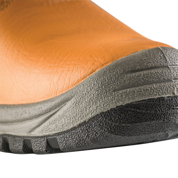 Durable moulded toe protects against scuffs